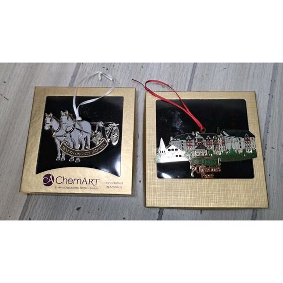 Charleston, SC ChemArt Horse drawn Carriage The Inn Christmas Place Ornament - Picture 1 of 15